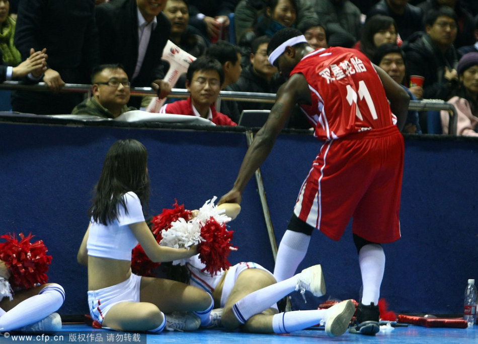 [流言板]湖人日?qǐng)?bào)：佩林卡策劃出了NBA史上最出色的交易截止日操作？