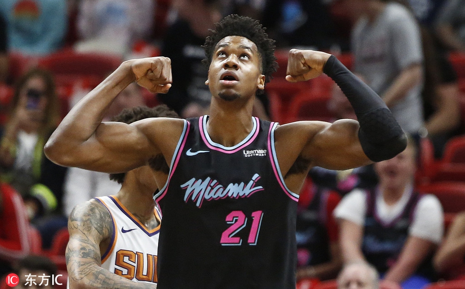 直播吧12月31日訊NBA常規(guī)賽，掘金132-121擊敗爵士。此役，威少得到16分10籃板10助攻4搶斷，約基奇得到36分22籃板11助攻4搶斷，穆雷得到20分4籃板10助攻2搶斷1蓋帽。威少、穆雷、
