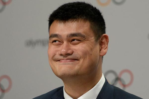 [流言板]手感爆發(fā)！詹姆斯上半場(chǎng)三分6中5，砍下23分11籃板5助攻