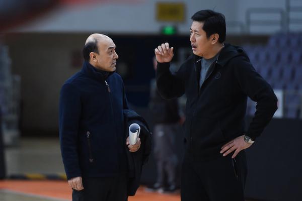 2025年2月8日沙特超第19輪阿科多vs達(dá)曼協(xié)作直播【24直播網(wǎng)】