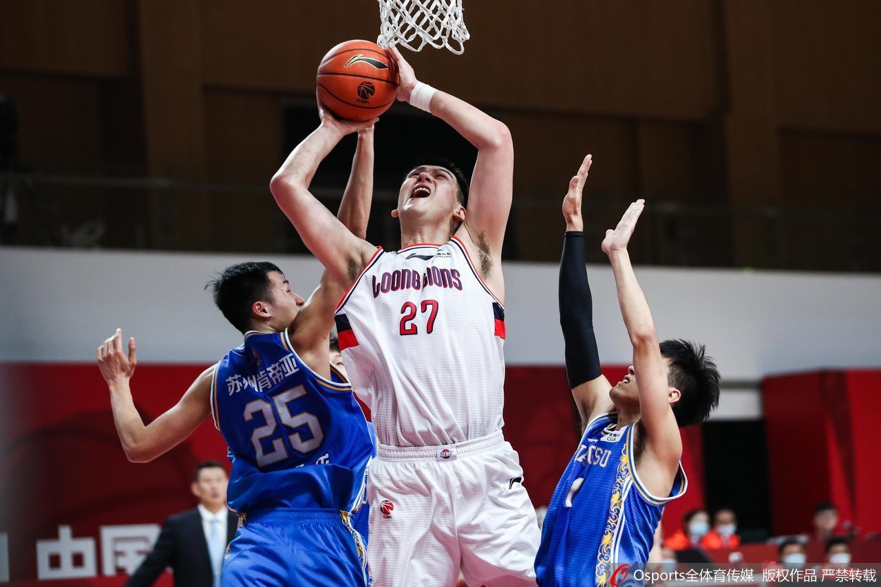    24直播網(wǎng)訊北京時間1月9日訊NBA常規(guī)賽，步行者主場迎戰(zhàn)公牛。步行者近期3連勝，以19勝18負(fù)排東部第八，公牛17勝19負(fù)排東部第十。上半場，步行者率先發(fā)力，西亞卡姆高效輸出幫助球隊(duì)很快取得兩
