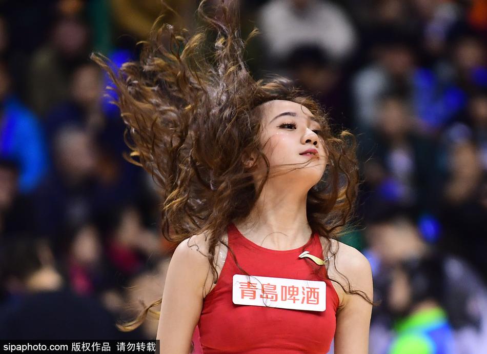 科爾：我們現(xiàn)在有點(diǎn)墨守成規(guī) 要拉開場上空間創(chuàng)造更好的投籃機(jī)會