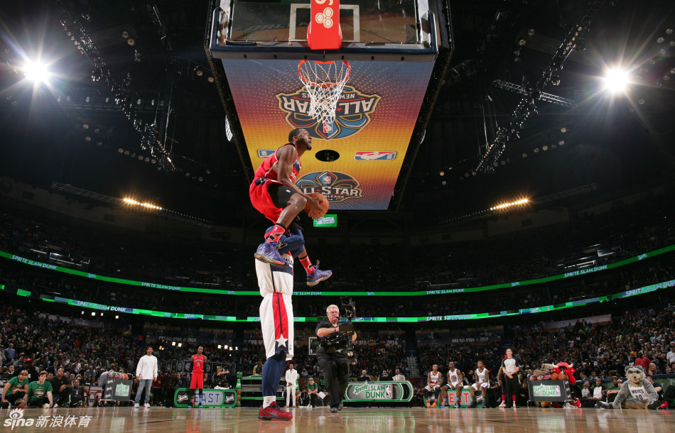 直播吧12月31日訊NBA常規(guī)賽，勇士在主場以95-113不敵騎士。賽后，勇士主帥科爾接受了記者采訪。談到球隊(duì)近況，他說道：“我們現(xiàn)在有點(diǎn)墨守成規(guī)。我們已經(jīng)有一段時間投不進(jìn)球了，因此感覺應(yīng)該會改變，但
