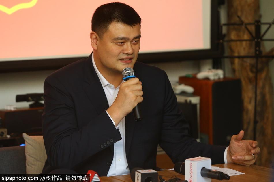 她也萊了！馬萊萊經(jīng)紀(jì)人Angela Rullo曬自拍照，與中超再續(xù)前緣