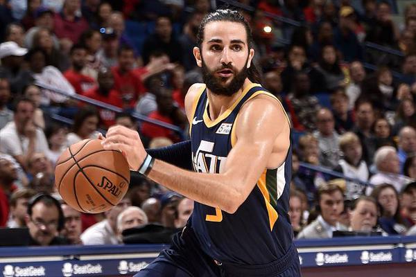 虎撲01月09日訊 今日NBA常規(guī)賽快船對陣掘金的比賽正在進(jìn)行中。比賽第二節(jié)，默里和沙里奇連續(xù)命中3記三分，掘金領(lǐng)先快船19分。
