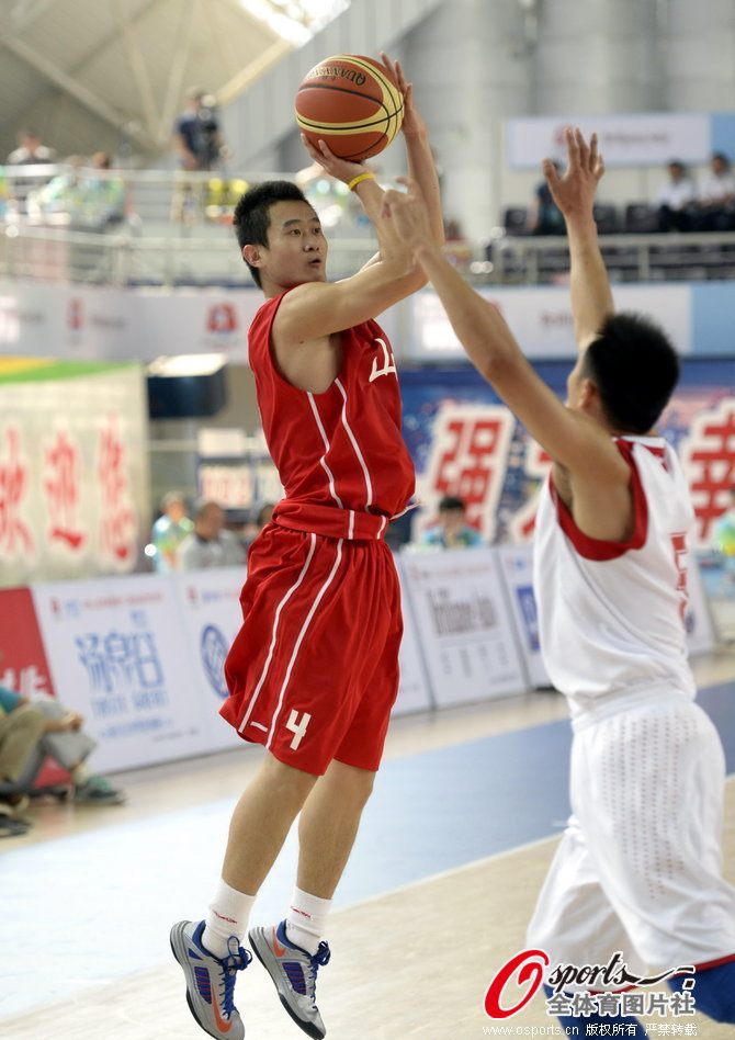 戰(zhàn)術(shù)板：阿莫林的戰(zhàn)術(shù)為何無法在曼聯(lián)奏效？