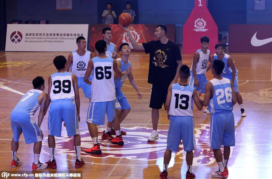2025年09月16日 02:55:24懂球帝                 近日，馬賽主席隆戈里亞接受了記者的快問(wèn)快答挑戰(zhàn)，其中記者問(wèn)到了最想從皇馬簽?zāi)拿騿T，隆戈里亞表示塞瓦略斯，并談到見到塞瓦

