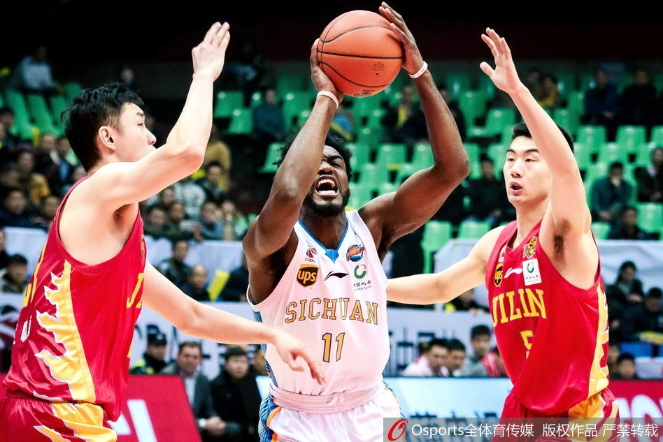 發(fā)揮出色！約基奇全場(chǎng)28投15中，砍下38分8籃板10助攻