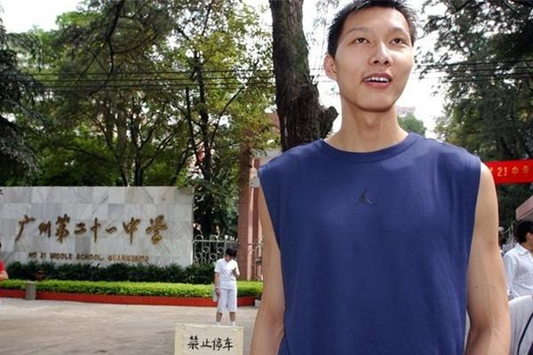 [流言板]后程發(fā)力！申京全場23中12，三分2中0，得到26分10籃板6助攻