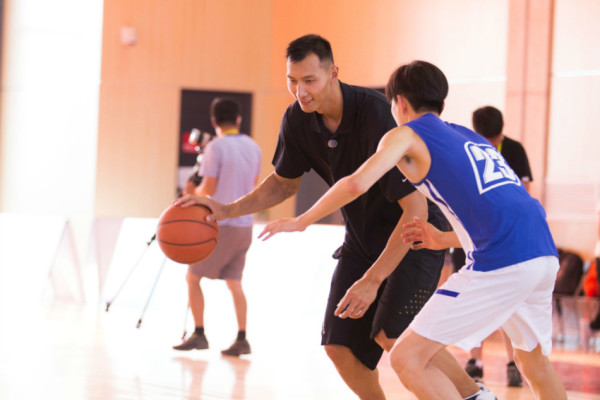 NBA常規(guī)賽，騎士113-95戰(zhàn)勝勇士，小吧為大家整理了騎士主教練肯尼-阿特金森賽后的采訪。教練，您覺得球隊(duì)在半場后的表現(xiàn)如何？阿特金森：是的，我們當(dāng)時很掙扎，得分困難。他們的身體對抗讓我們無法展開自
