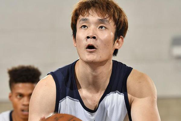 [流言板]后程發(fā)力！申京全場23中12，三分2中0，得到26分10籃板6助攻