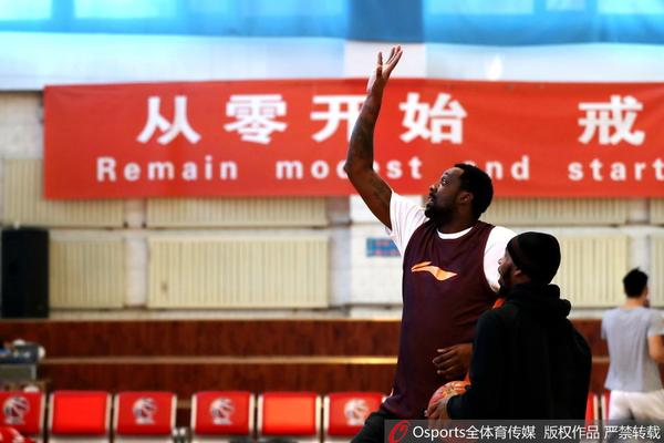 新篇章！拉文突破送出助攻，瓦蘭中投打進(jìn)得到國(guó)王生涯首分