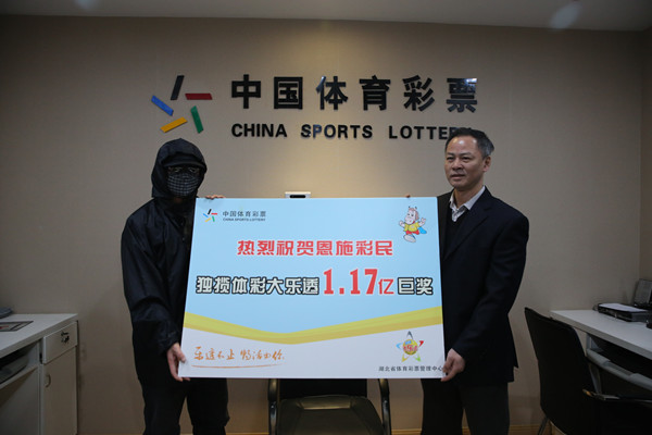 2020年08月24日 05:55:46 | Bastie                 拜仁慕尼黑在歐冠決賽中1-0戰(zhàn)勝了巴黎捧得冠軍，拜仁陣中的克羅地亞邊鋒佩里西奇替補(bǔ)登場(chǎng)，自12/13賽季起至
