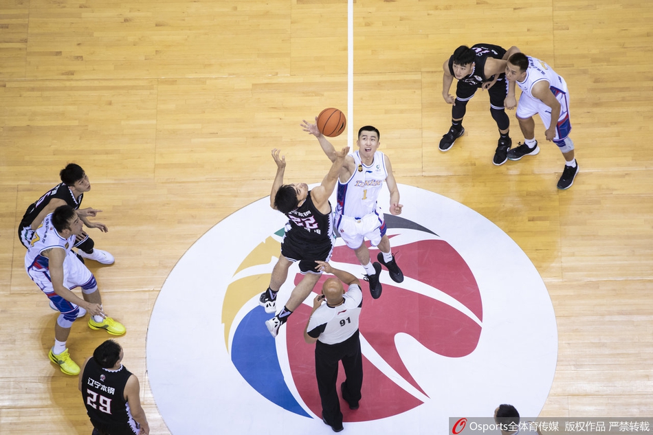 [流言板]進(jìn)步五場(chǎng)！湖人目前29勝19負(fù)，上賽季同期24勝24負(fù)