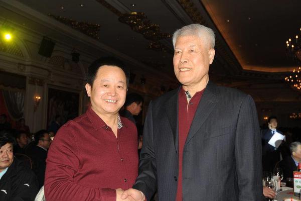 郵報(bào)：切爾西待售球員多達(dá)10名，藍(lán)軍計(jì)劃先賣人再買西蒙斯